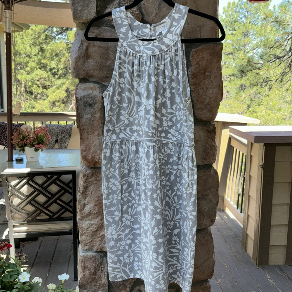 LOFT ANN TAYLOR Size MEDIUM Gray Ivory Floral Sleeveless High Neck Sundress